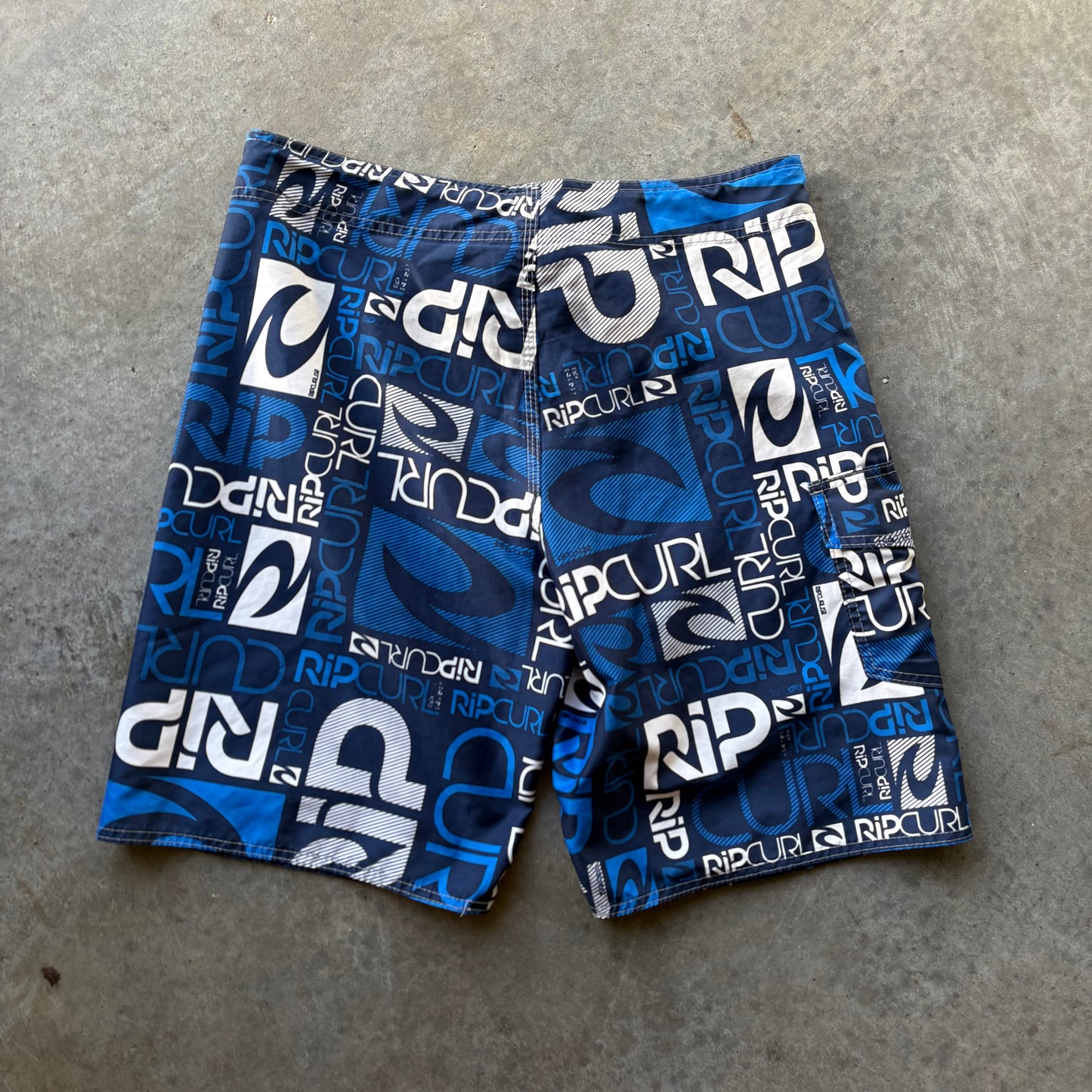 00's Quiksilver boardies - 36