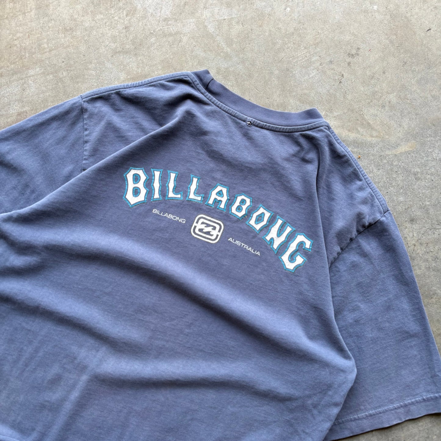 00's Billabong tee - L